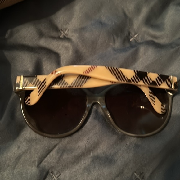Burberry Sunglasses - Picture 4 of 8